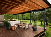 Agencement-extérieur-clôture-caillebotis-pergola